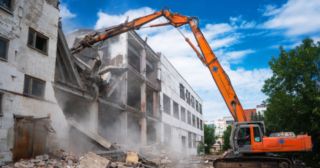 Промышленный демонтаж зданий Кингисепп, цена от 2992 руб.